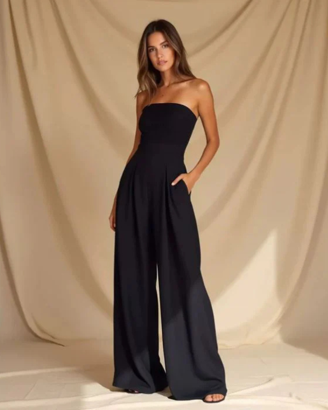 Mono Elegante sin Tirantes con un Diseño Amplio y Sofisticado