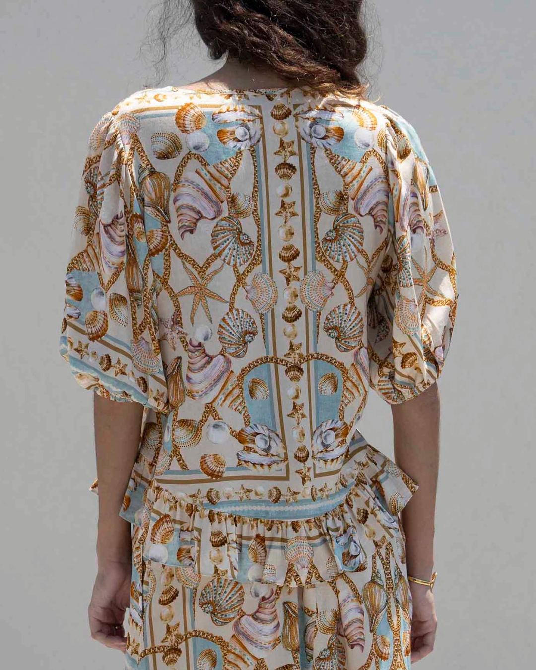 Blusa Boho Azul marino con Estampado de Conchas y Estrellas de mar