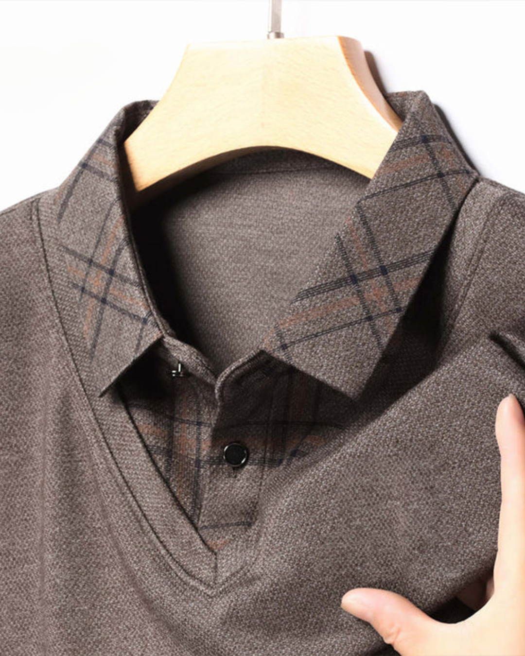 Camisa de Hombre con Diseño de Cuello en V y Mangas de Cuadros