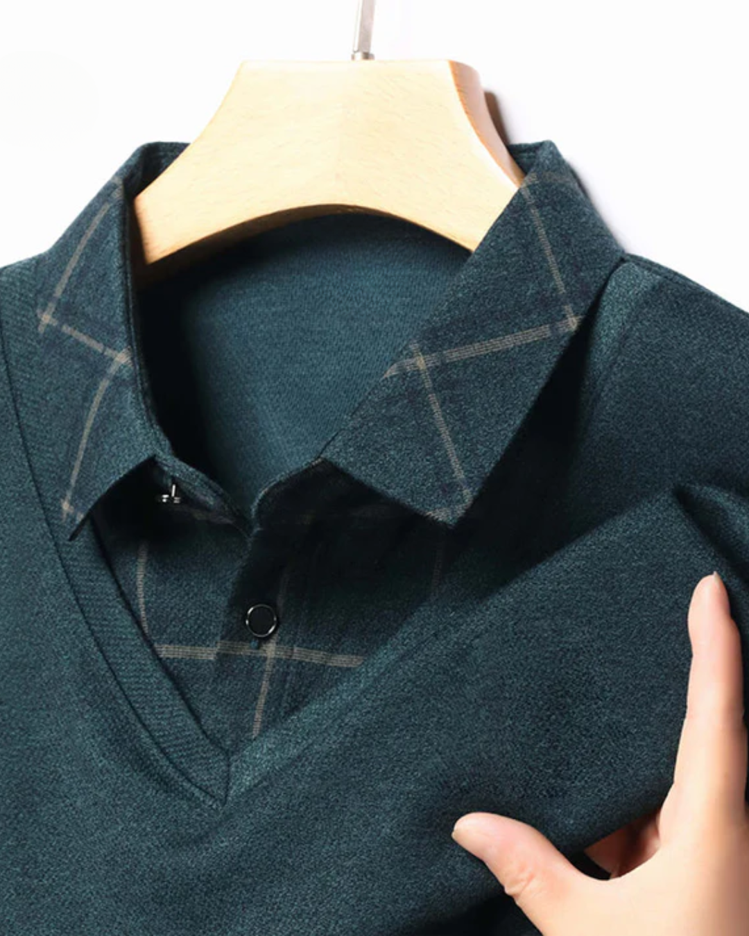Camisa de Hombre con Diseño de Cuello en V y Mangas de Cuadros