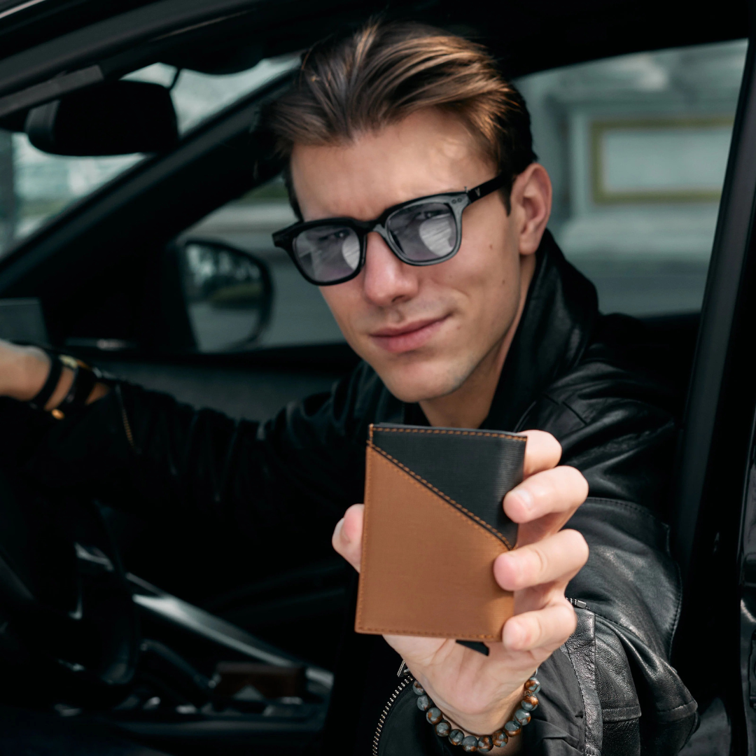 Billetera con Protección RFID y Expulsor Automático de Tarjetas