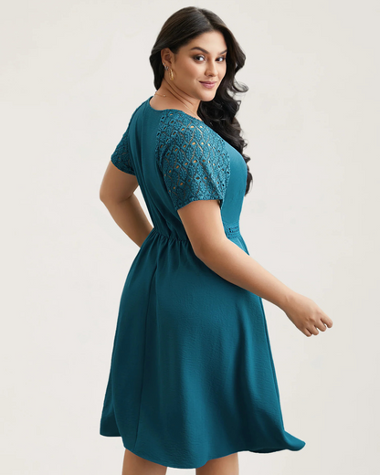 Vestido midi con bolsillos y mangas cortas con aberturas de encaje