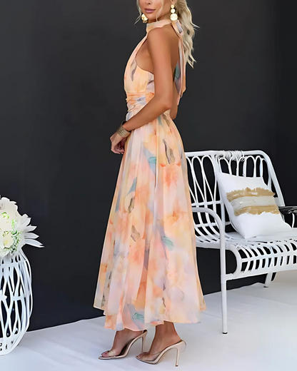 Vestido largo con estampado de acuarela cuello halter y espalda descubierta